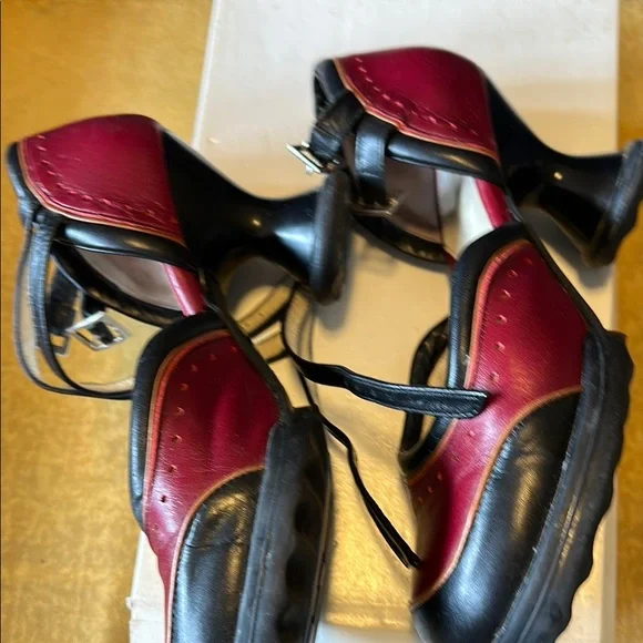 John Fluevog QTee Black and Cherry Buckle heels size 8 ( typical size 8.5) - Picture 6 of 14